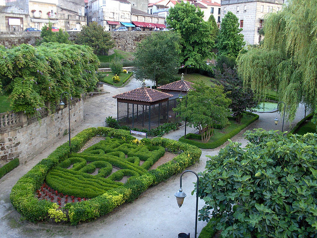 Jardín público en Allariz (Orense, Galicia - España) Foto: Darío Álvarez, 2007